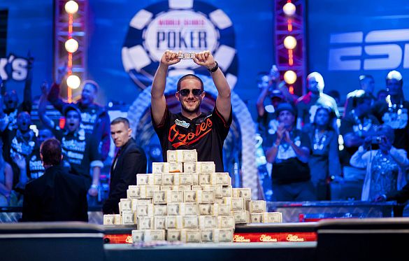 Greg_Merson_2012_WSOP_Main_Event_Winner_Shot